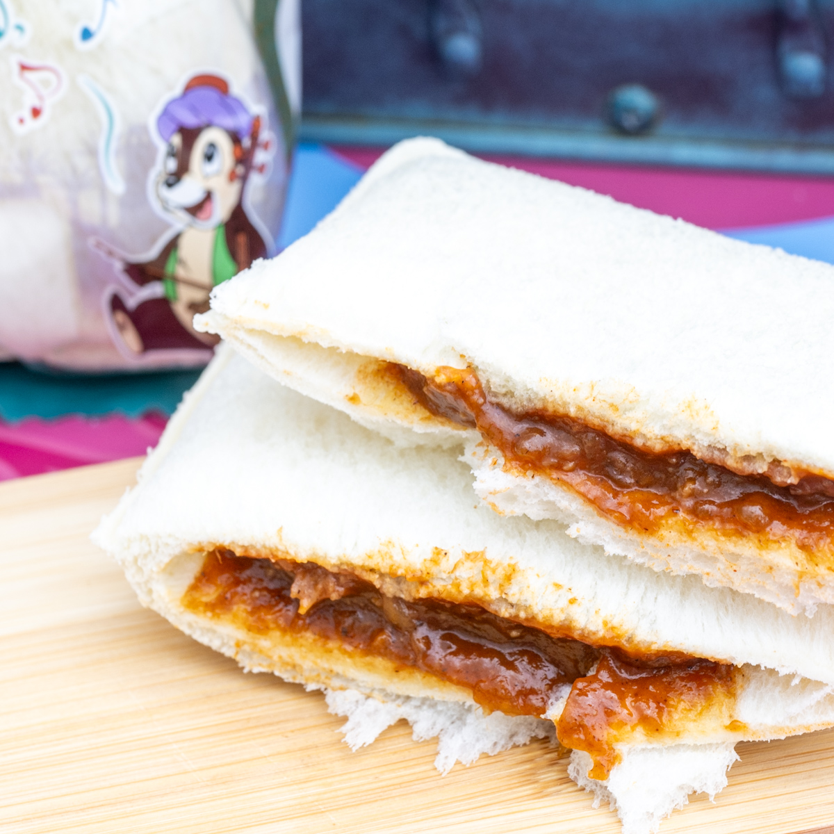 東京ディズニーリゾート「ランチパック ハンバーグカレーとビーフカリー」（チップ&デールデザイン）　カスバフードコート