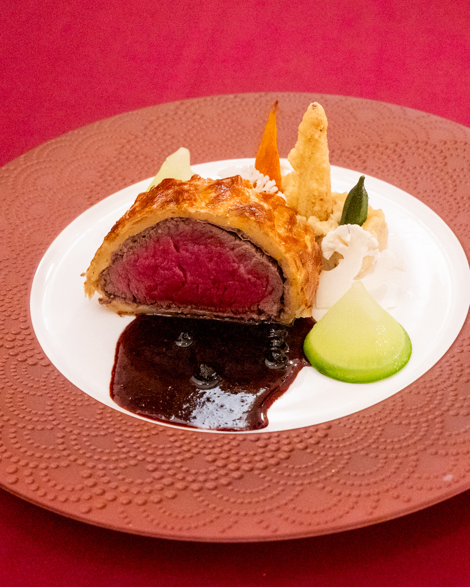 国産牛フィレ肉のアンクルート、ベリー香る赤ワインソース1