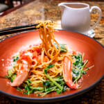 シルクロードガーデン「蟹肉とトマトの和えそば サンラーソース添え」3