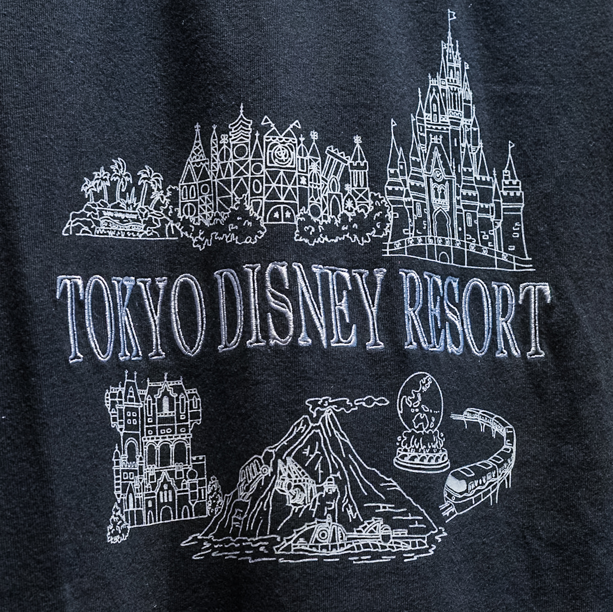 東京ディズニーリゾート『Tシャツ』黒　デザイン