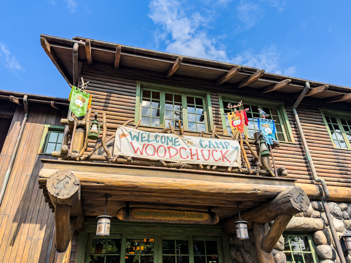 東京ディズニーランド「キャンプ・ウッドチャック・キッチン」外観