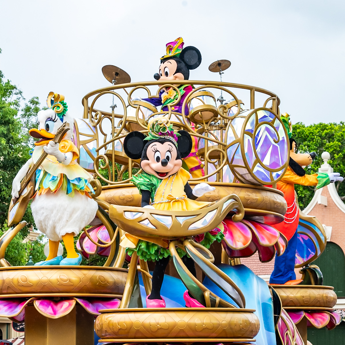 香港ディズニーランド20周年 デイタイム・パレード「フレンドタスティック！」ミッキー＆フレンズフロート