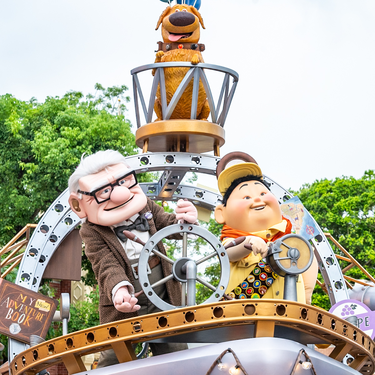 香港ディズニーランド20周年 デイタイム・パレード「フレンドタスティック！」『カールじいさんの空飛ぶ家』フロート1