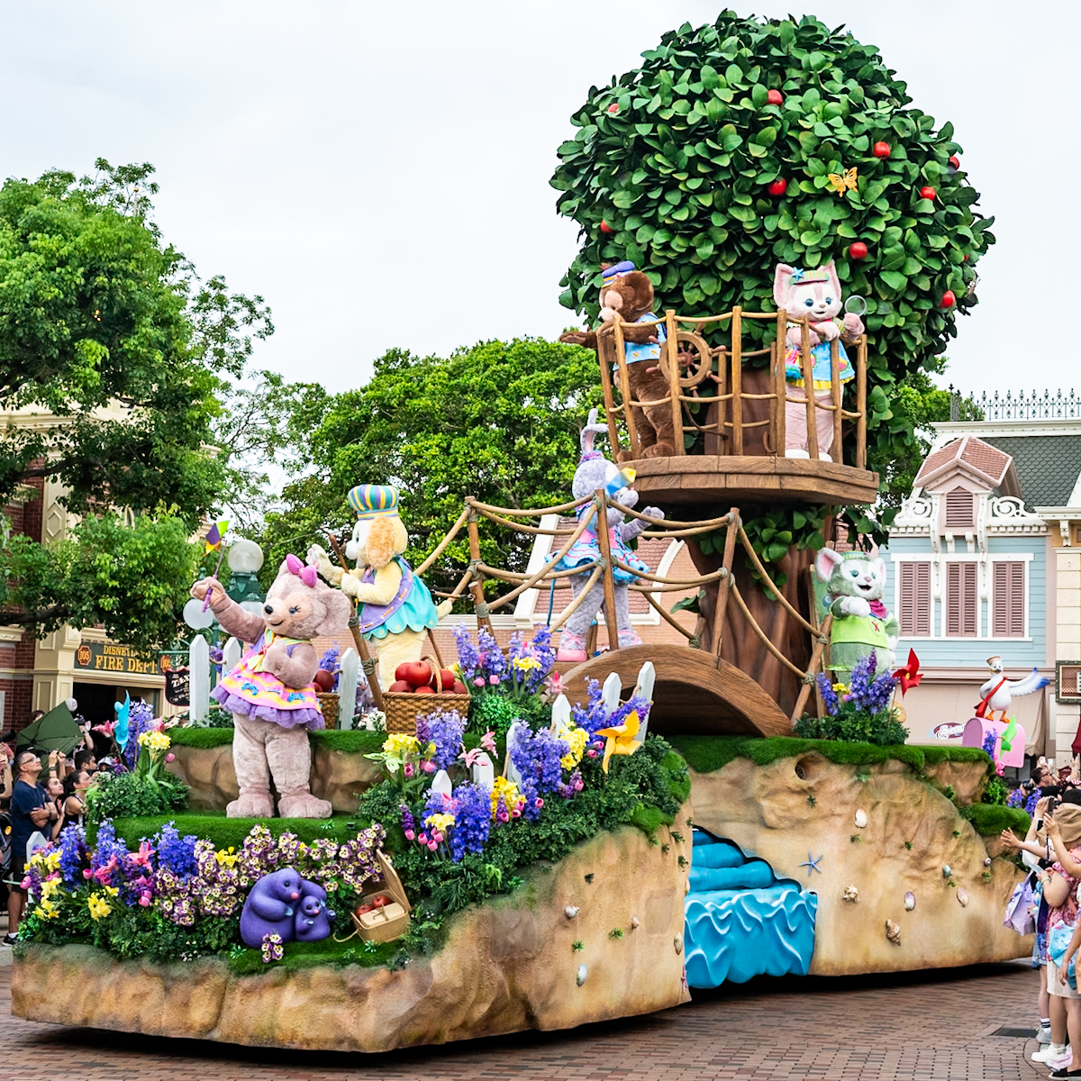 香港ディズニーランド20周年 デイタイム・パレード「フレンドタスティック！」ダッフィー＆フレンズフロート