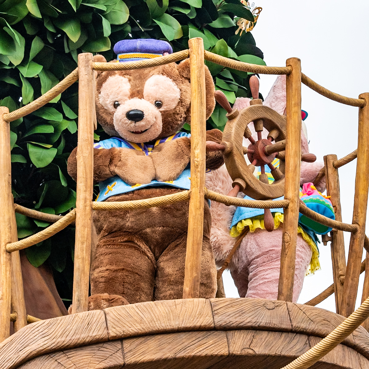 香港ディズニーランド20周年 デイタイム・パレード「フレンドタスティック！」ダッフィー＆フレンズフロート　ダッフィー