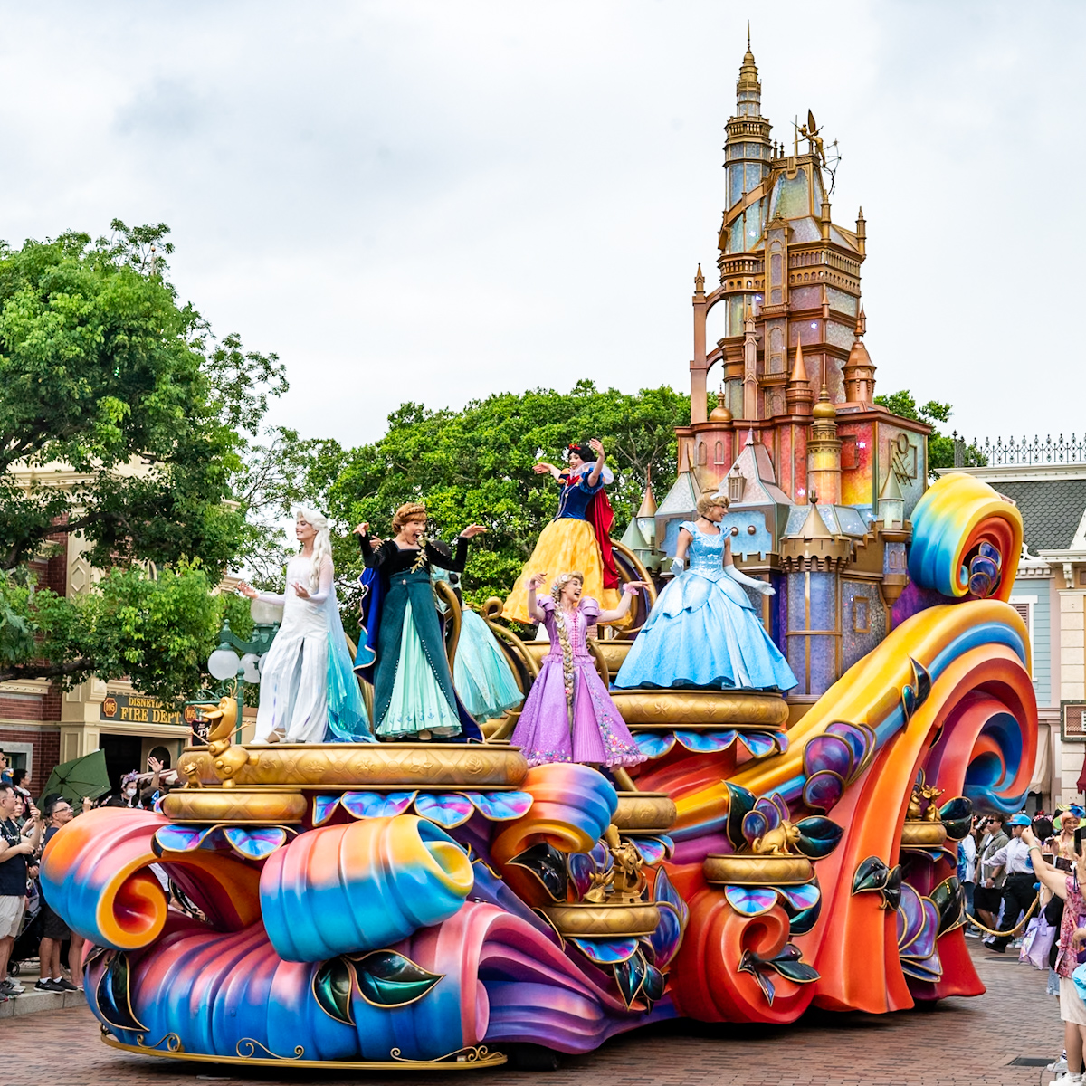 香港ディズニーランド20周年 デイタイム・パレード「フレンドタスティック！」ディズニープリンセスフロート