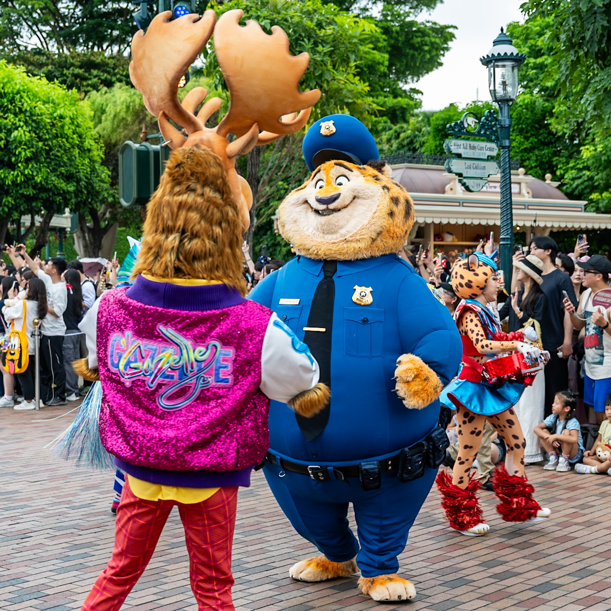 香港ディズニーランド20周年 デイタイム・パレード「フレンドタスティック！」『ズートピア』フロート　クロウハウザー