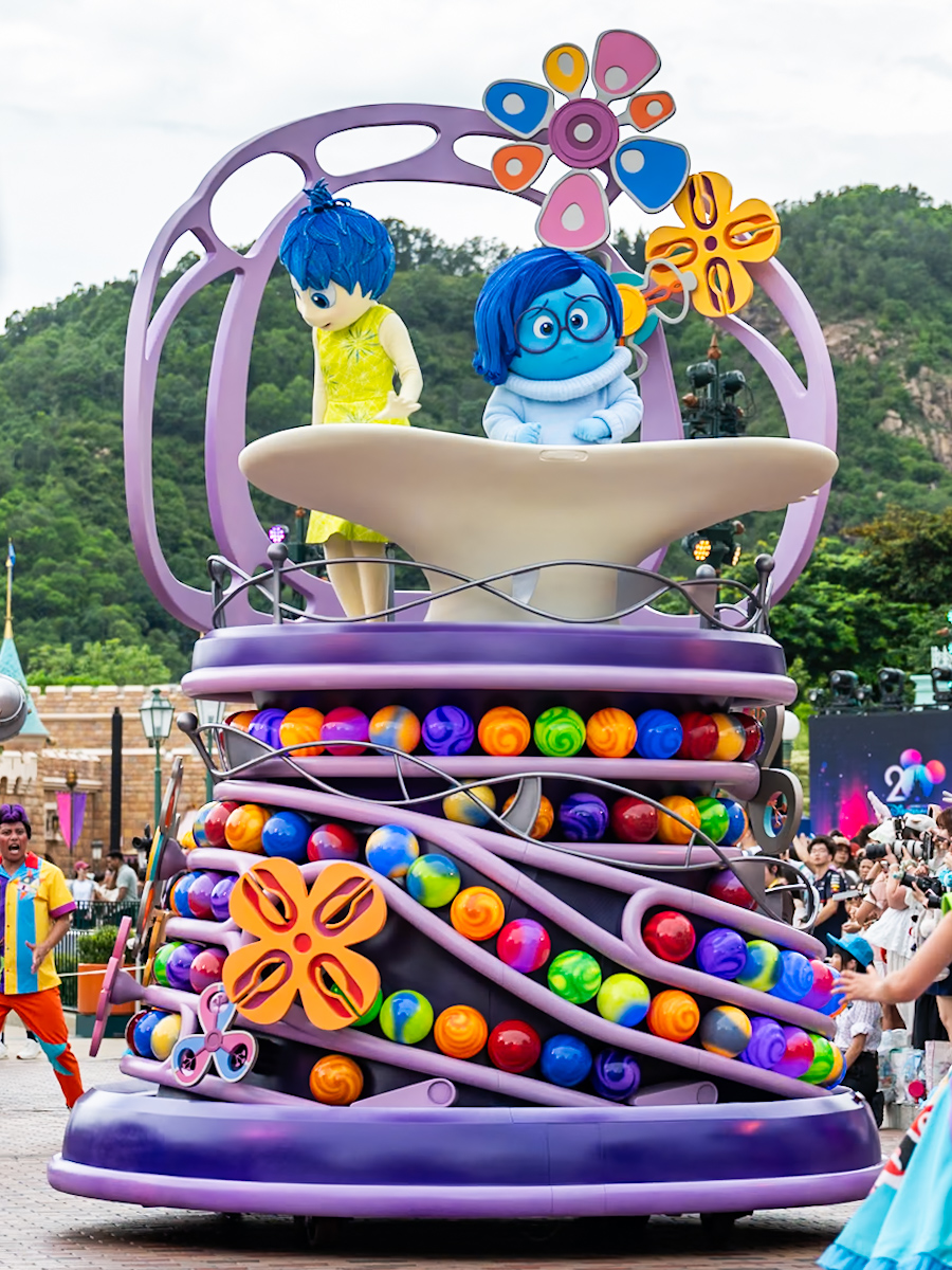 香港ディズニーランド20周年 デイタイム・パレード「フレンドタスティック！」『インサイド・ヘッド』フロート