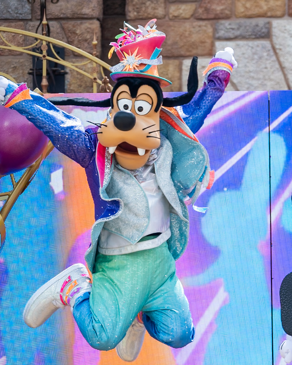 香港ディズニーランド20周年デイタイム・キャッスルショー｢ディズニー・フレンズ・ライブ：キャッスル・パーティー｣グーフィー