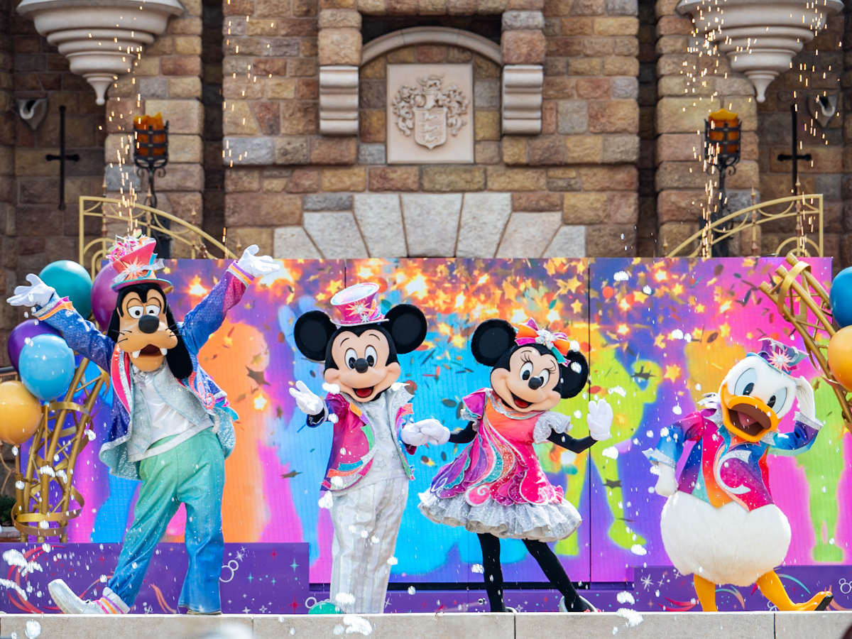香港ディズニーランド20周年デイタイム・キャッスルショー｢ディズニー・フレンズ・ライブ：キャッスル・パーティー｣ミッキー、ミニー、ドナルド、グーフィー