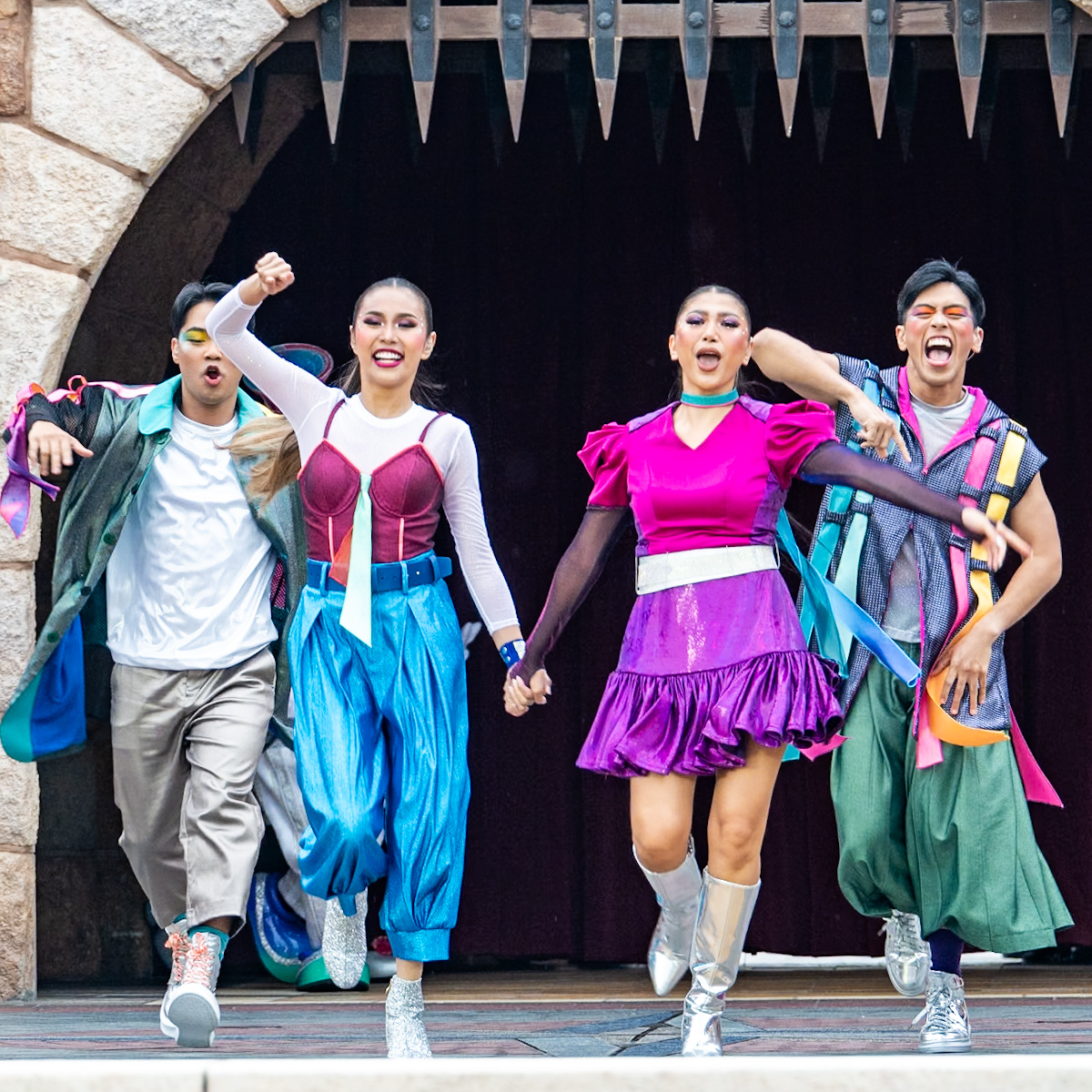 香港ディズニーランド20周年デイタイム・キャッスルショー｢ディズニー・フレンズ・ライブ：キャッスル・パーティー　シンガー　ダンサー