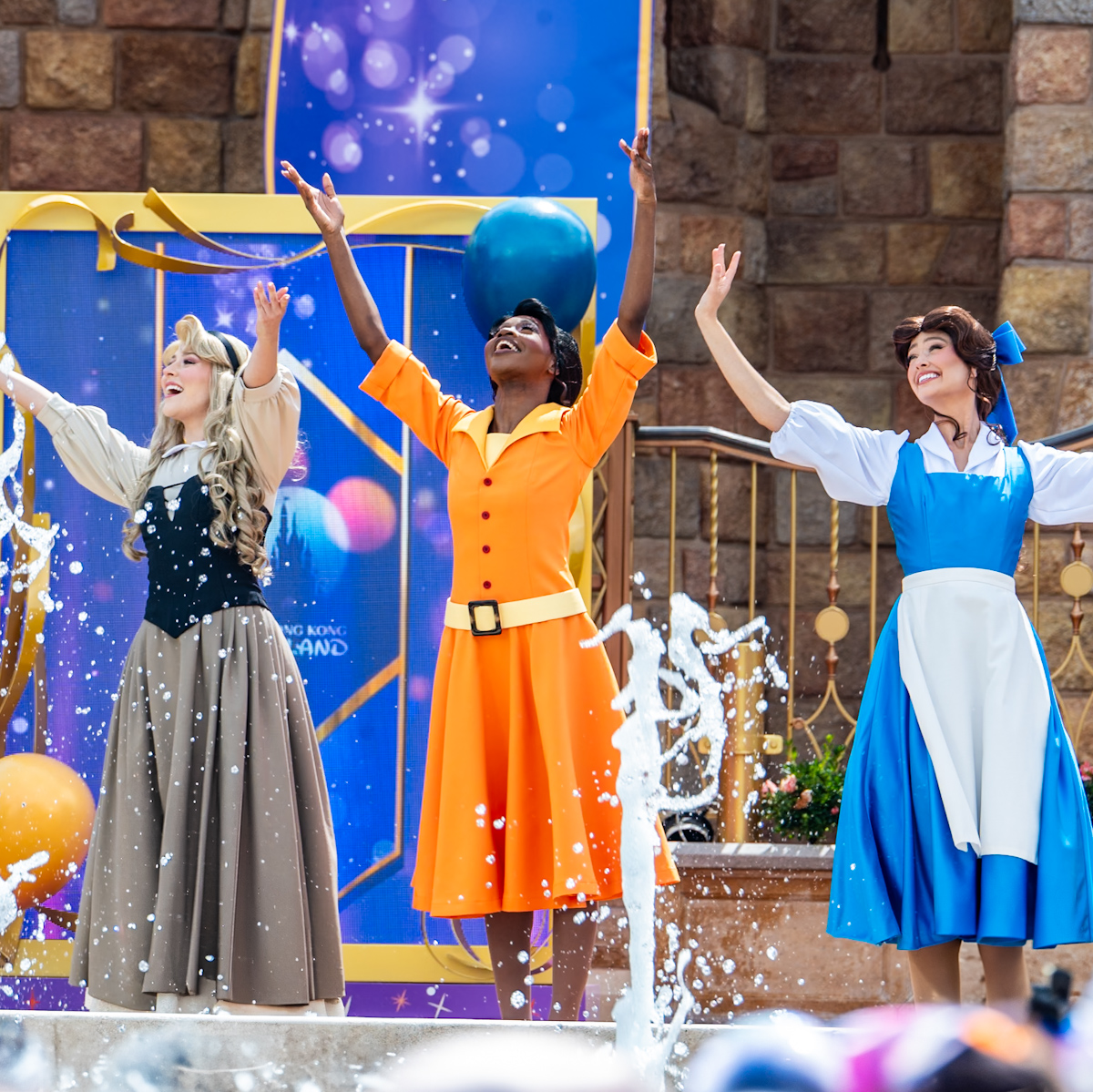 香港ディズニーランド20周年デイタイム・キャッスルショー｢ディズニー・フレンズ・ライブ：キャッスル・パーティー｣オーロラ、ベル、ティアナ