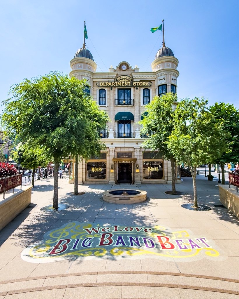 東京ディズニーシー「We Love ビッグバンドビート」デコレーション　マクダックス・デパートメントストア前