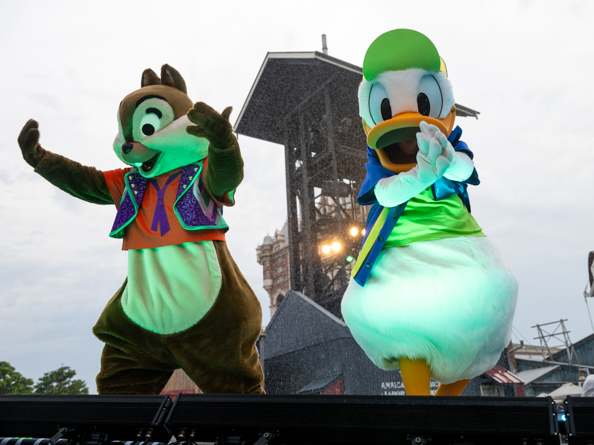 東京ディズニーシー 「サマー・クールオフat Tokyo Disney Resort」ドックサイド・スプラッシュ・リミックス　ドナルド　チップ