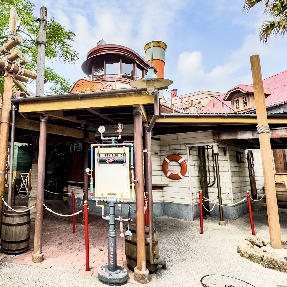 東京ディズニーランド／アドベンチャーランド「ボイラールーム・バイツ」