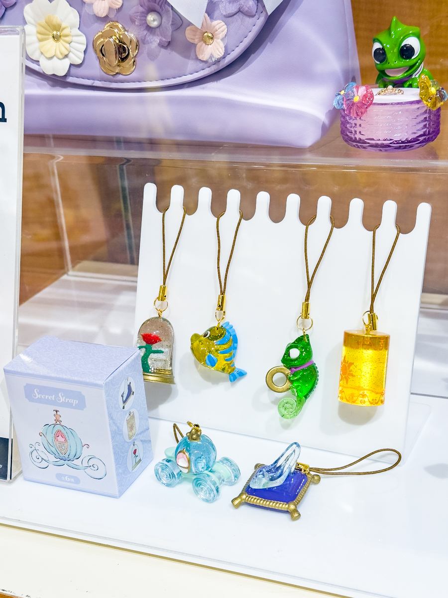 ディズニーストア「WISHING YOU A LOVELY DAY」グッズ1