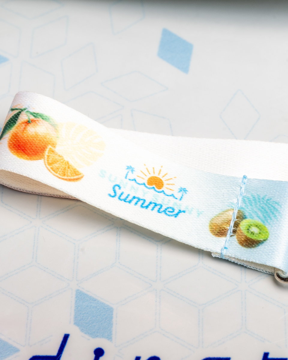 東京ディズニーランド「SUNNY SUNNY Summer2025」グミキャンディー、ミニスナックケース　ストラップ1