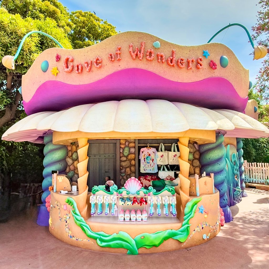 東京ディズニーシー／マーメイドラグーン「コーヴ・オブ・ワンダー」貝のひさし