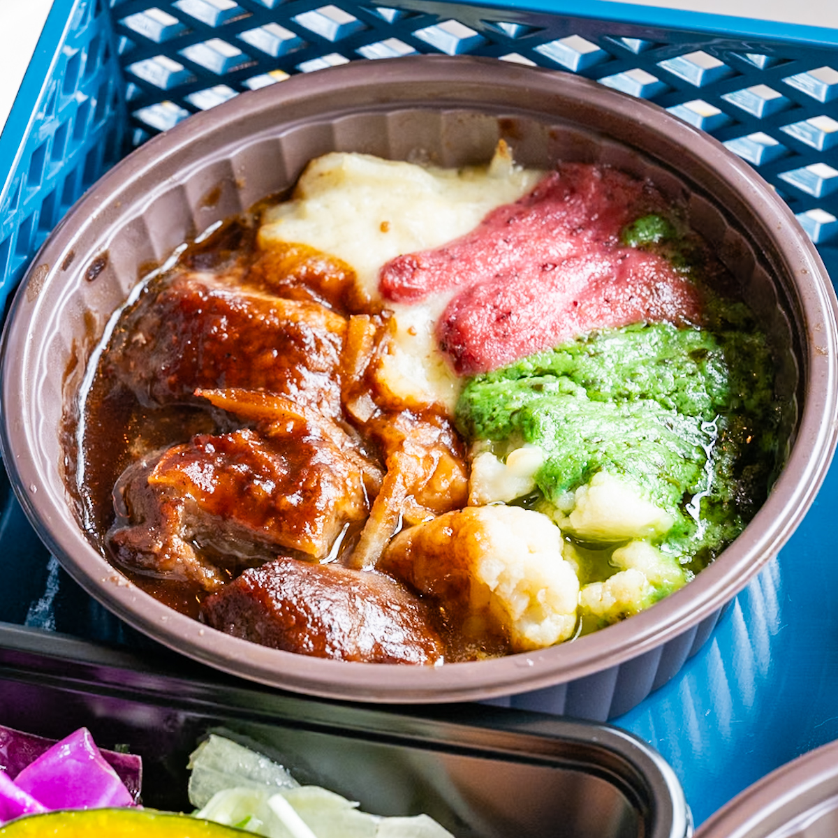 牛肉の赤ワインクリームソース