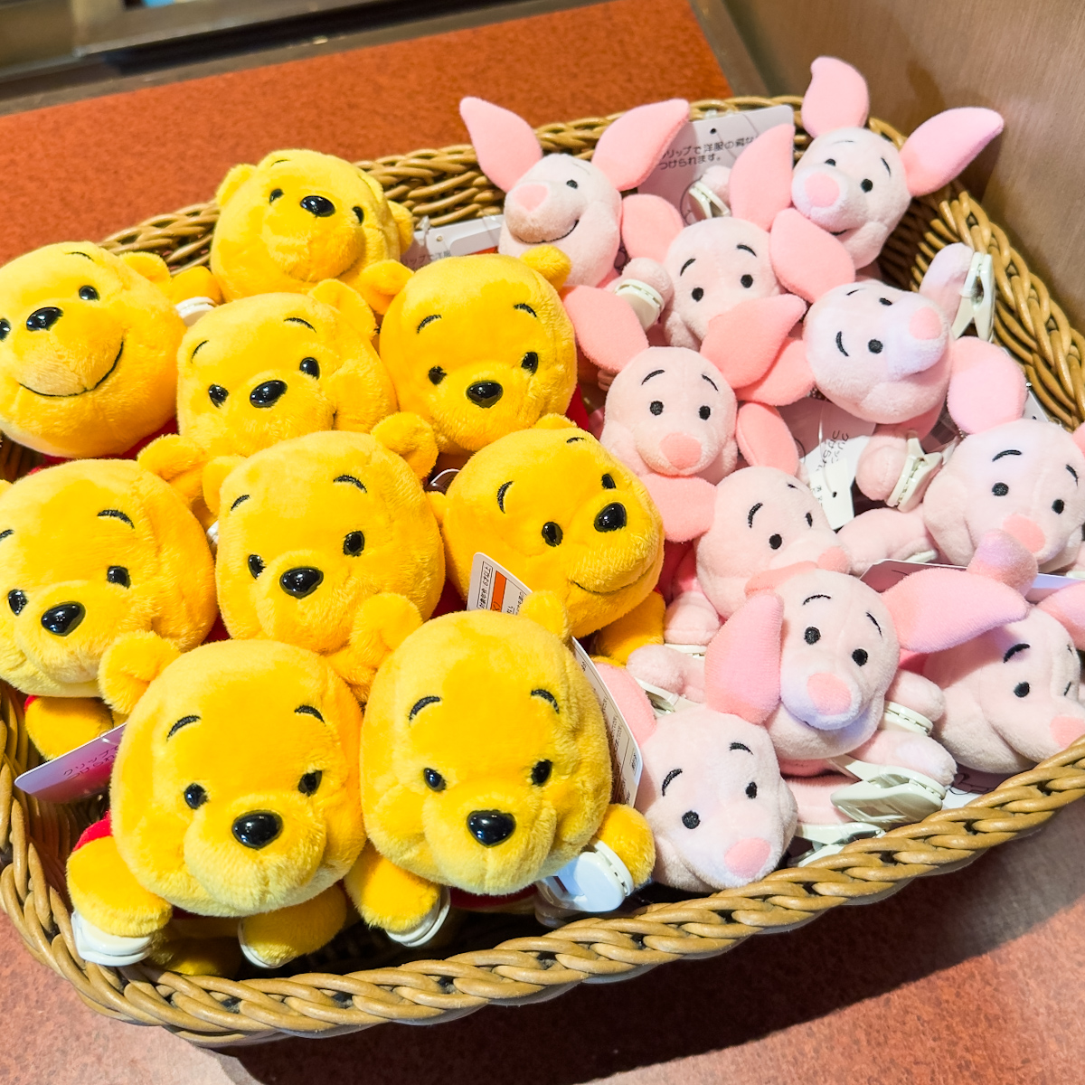 東京ディズニーリゾート　くまのプーさんとピグレット肩のせぬいぐるみ