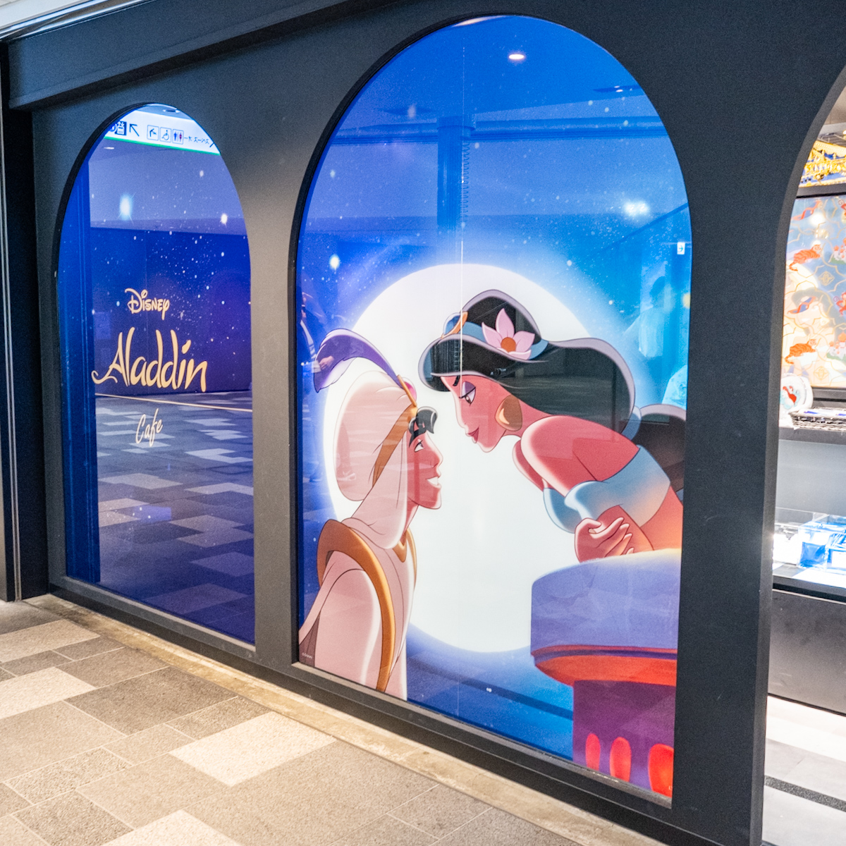 ディズニー「アラジン」OH MY CAFE　入口