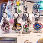 東京ディズニーランド、シーガラスグッズ（ステンドグラス風キーチェーン）