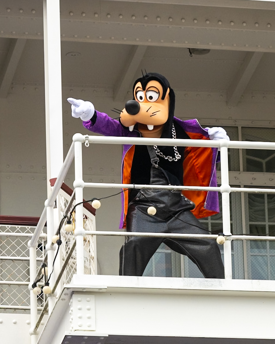 東京ディズニーシー 「サマー・クールオフat Tokyo Disney Resort」ドックサイド・スプラッシュ・リミックス　オープニング　グーフィー