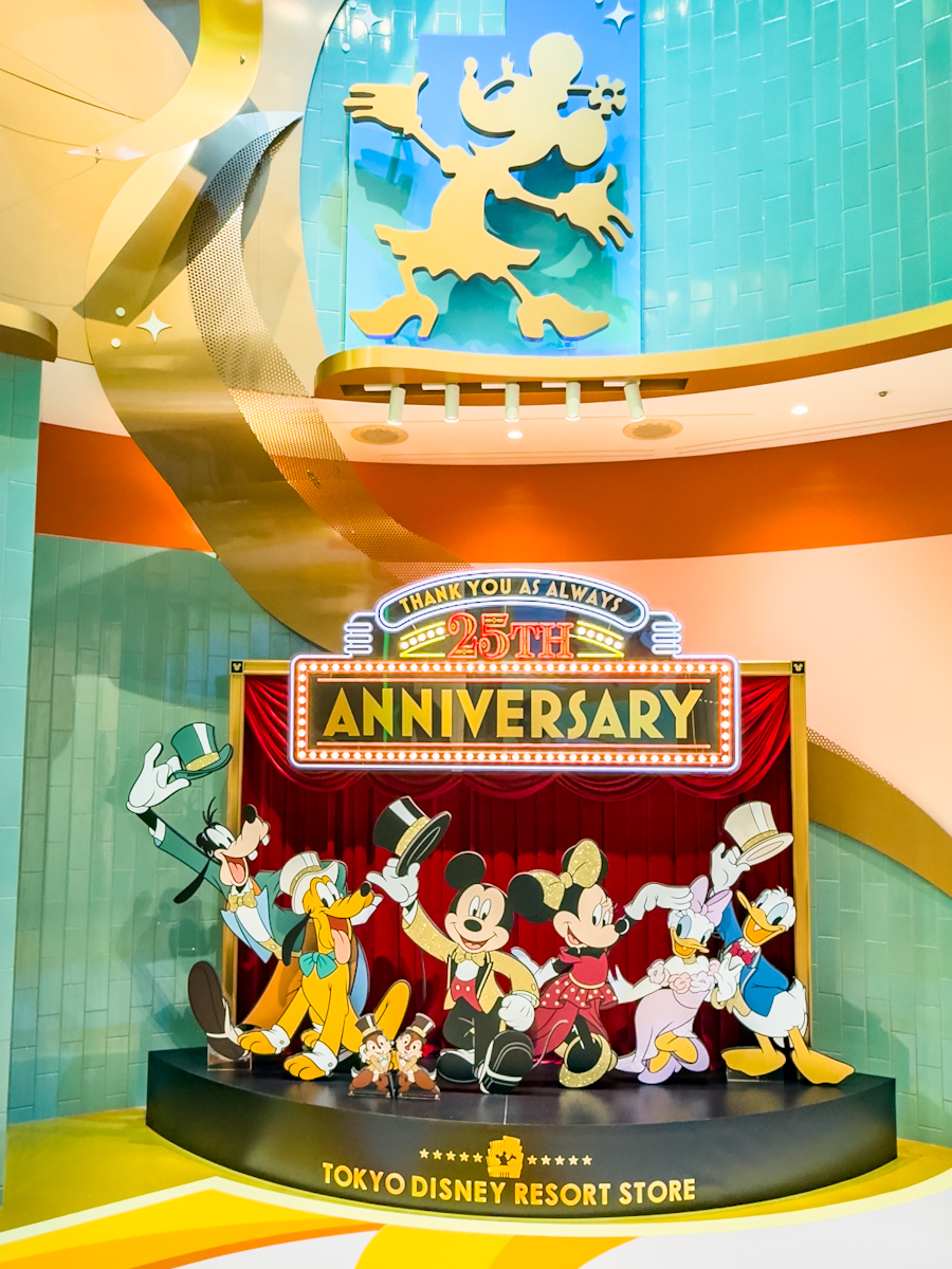 ディズニーストア　東京ディズニーリゾート店25周年記念フォトスポット