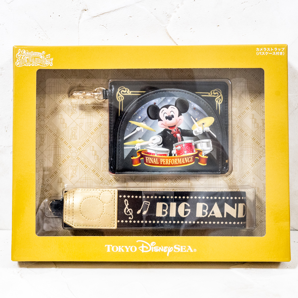 ファンダフル・ディズニーメンバー限定グッズ（「We Love ビッグバンドビート」カメラストラップ（パスケース付き））