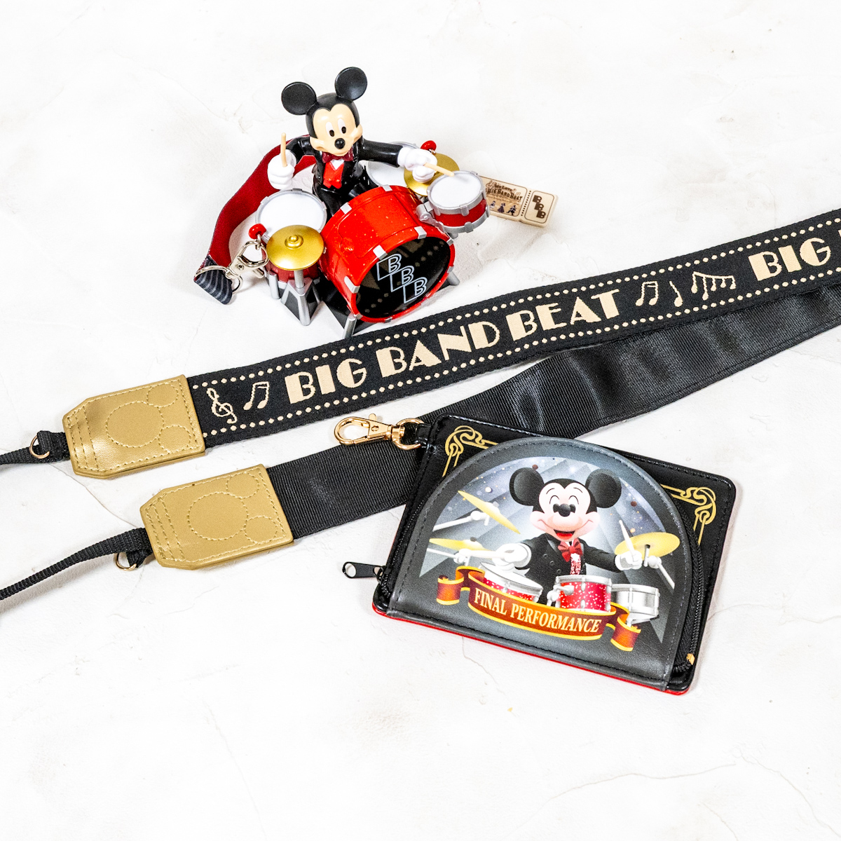 ファンダフル・ディズニーメンバー限定グッズ（「We Love ビッグバンドビート」カメラストラップ（パスケース付き））ストラップ
