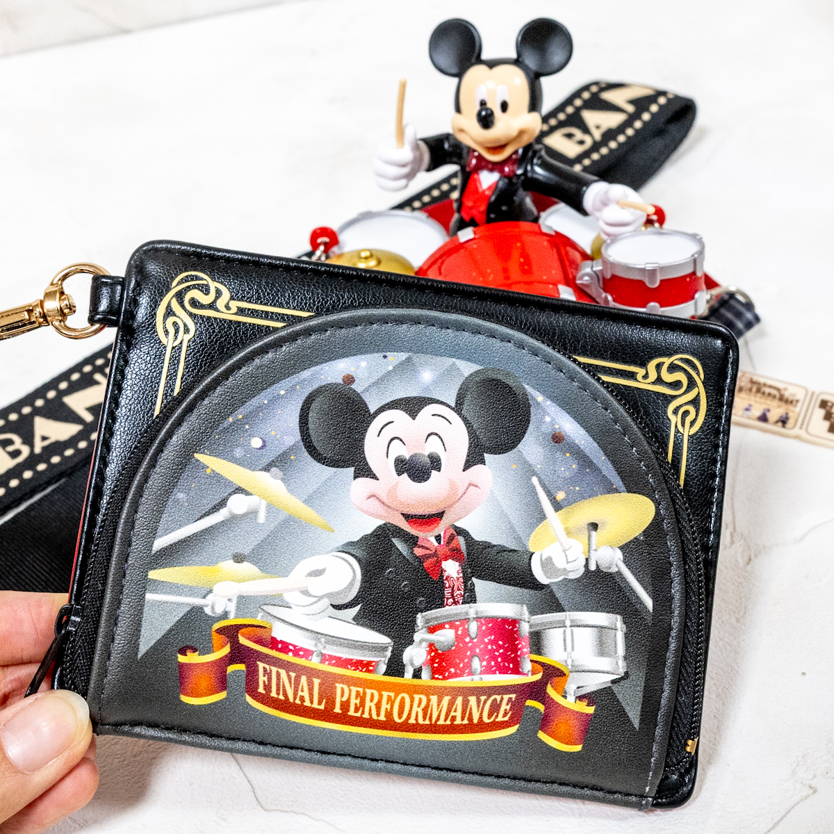 ファンダフル・ディズニーメンバー限定グッズ（「We Love ビッグバンドビート」カメラストラップ（パスケース付き））パスケース1