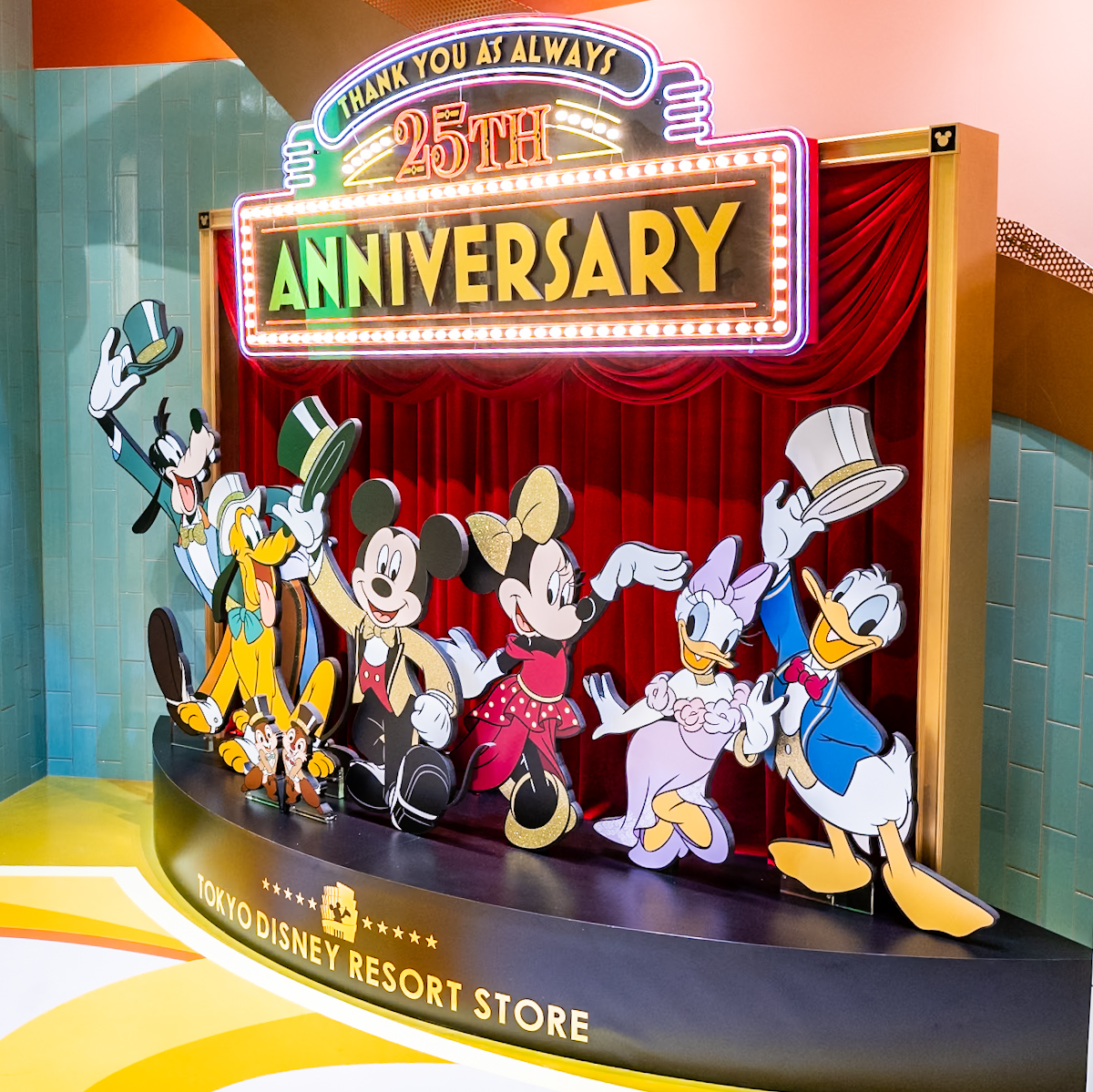 ディズニーストア 東京ディズニーリゾート店25周年記念フォトスポット1