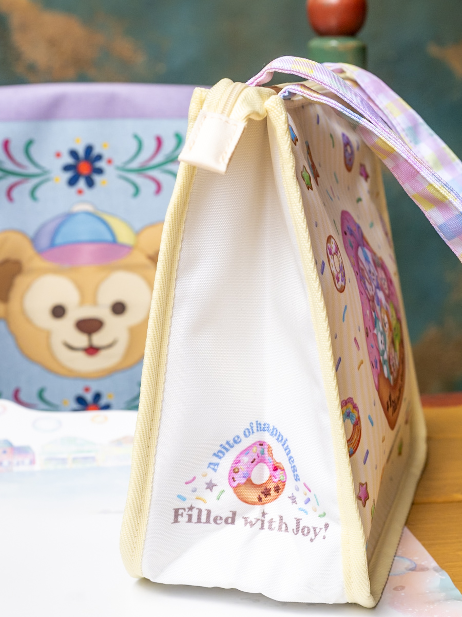 東京ディズニーシー「ダッフィー＆フレンズのフィルド・ウィズ・ジョイ！」スーベニアランチケース　サイド
