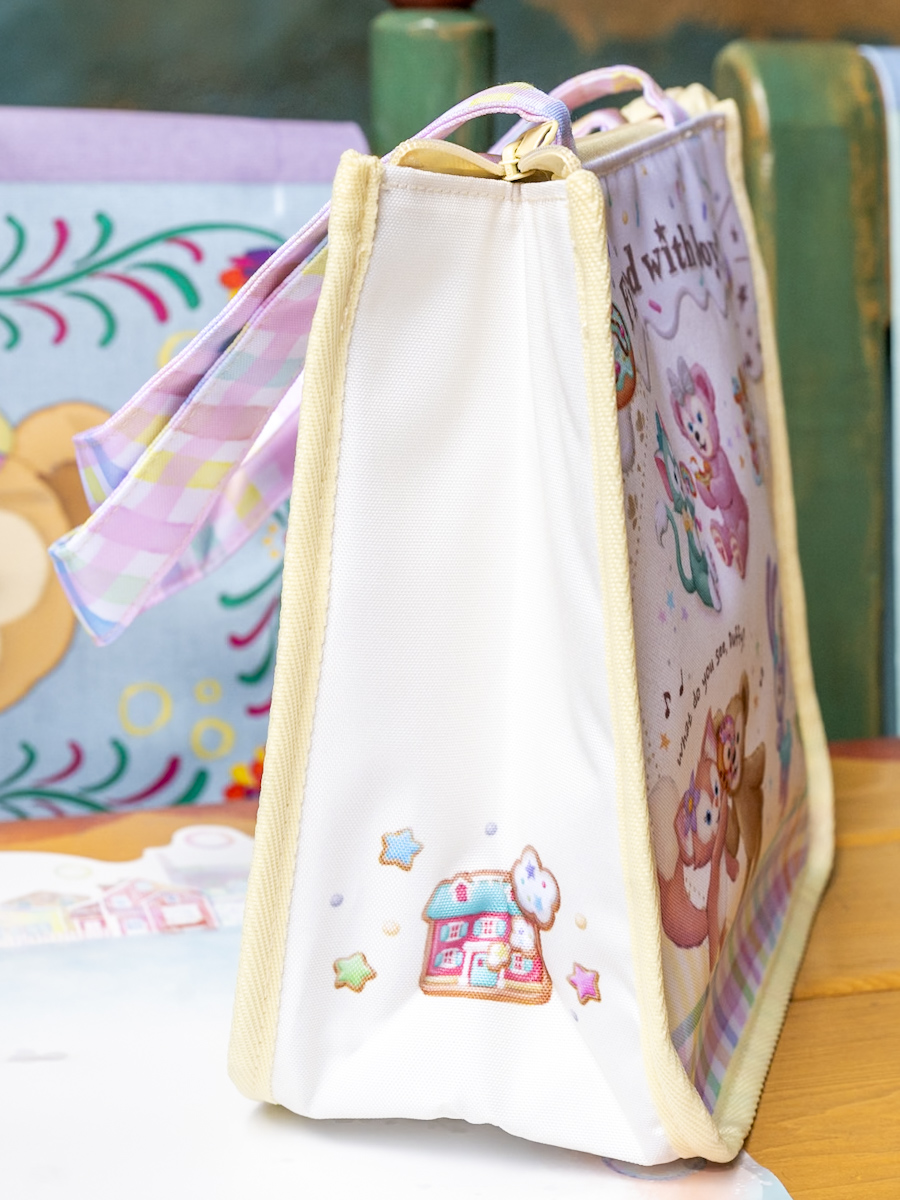 東京ディズニーシー「ダッフィー＆フレンズのフィルド・ウィズ・ジョイ！」スーベニアランチケース　サイド1