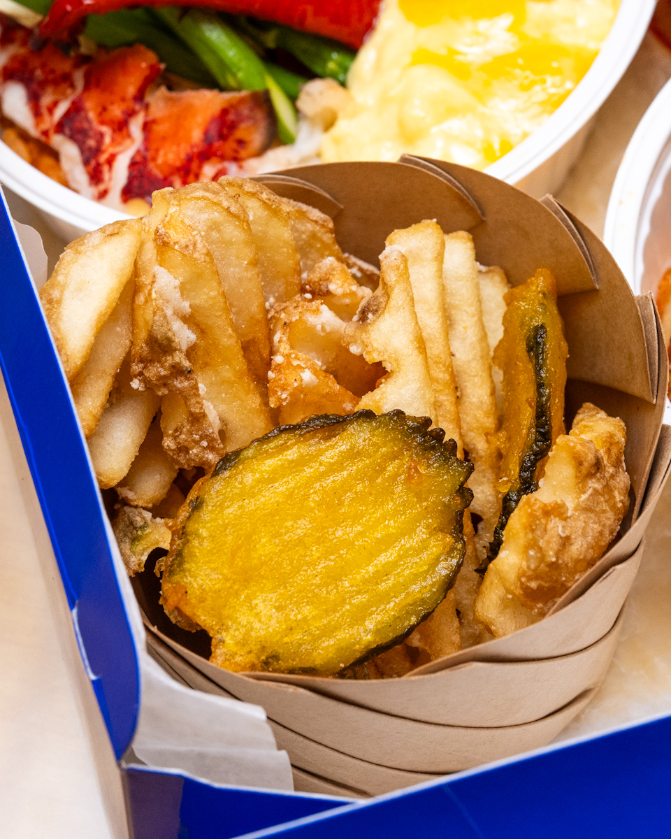 フライドポテト、フライドズッキーニ、彩り野菜のピクルス