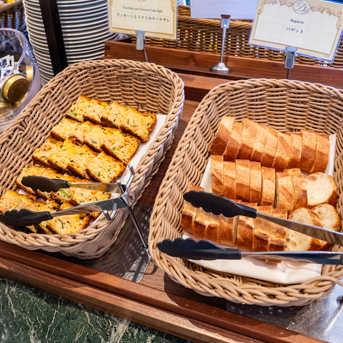 ズッキーニとトマトのケークサレ、バゲット