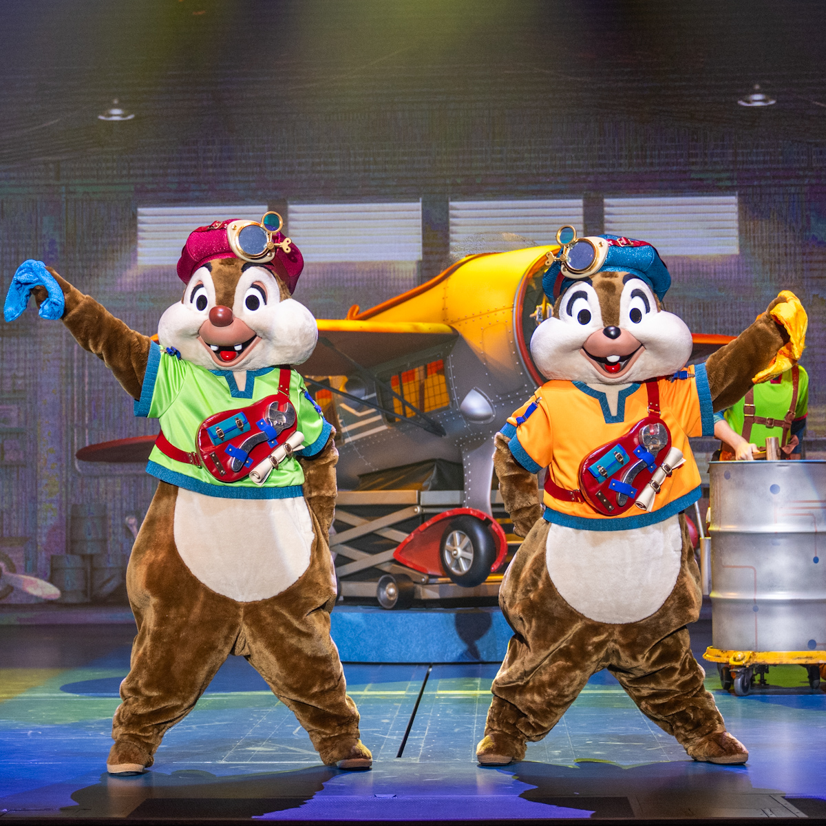 東京ディズニーシー「ハンガーステージ」新ショー『ドリームス・テイク・フライト』チップとデール