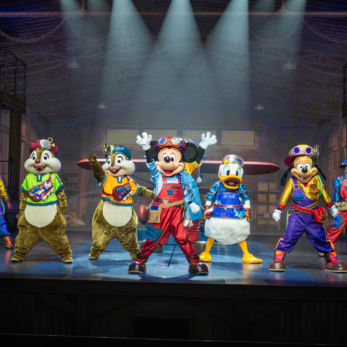 東京ディズニーシー「ハンガーステージ」新ショー『ドリームス・テイク・フライト』ミッキー、ミニー、ドナルド、マックス、チップとデール