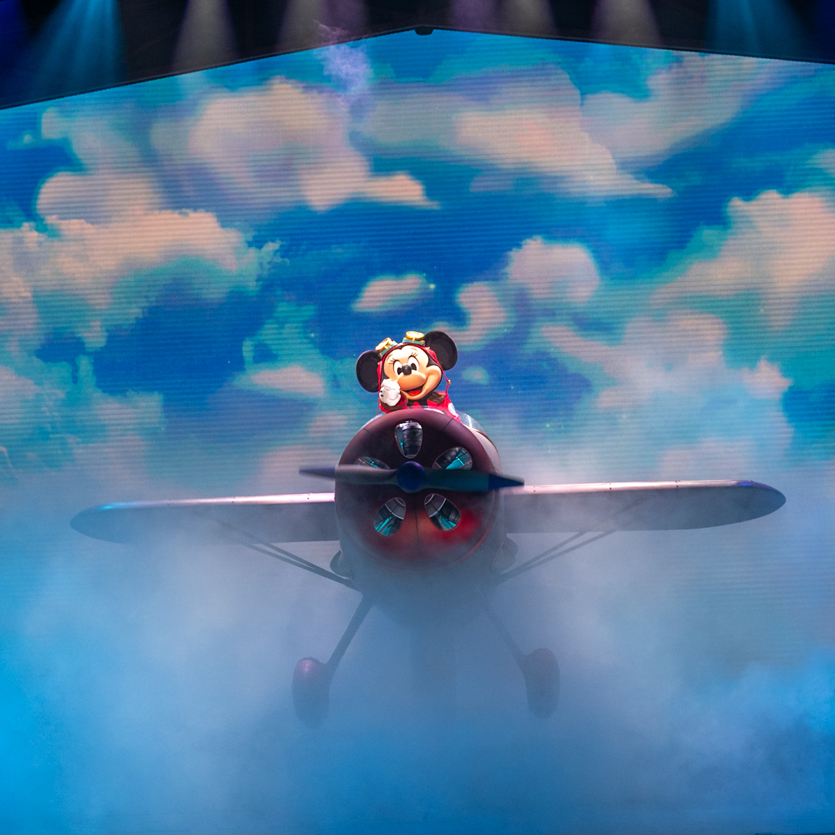 東京ディズニーシー「ハンガーステージ」新ショー『ドリームス・テイク・フライト』ミニーマウス