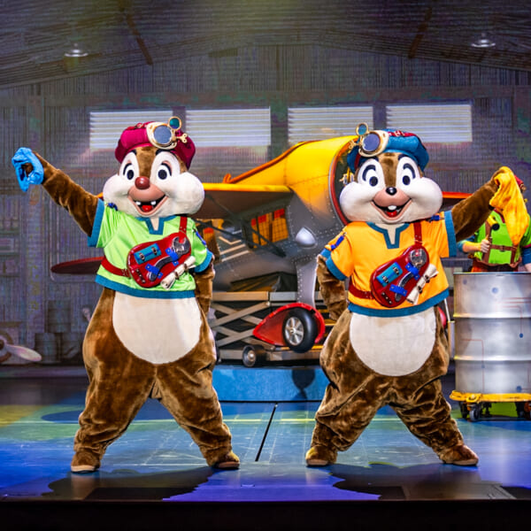 東京ディズニーシー「ハンガーステージ」新ショー『ドリームス・テイク・フライト』チップ＆デール