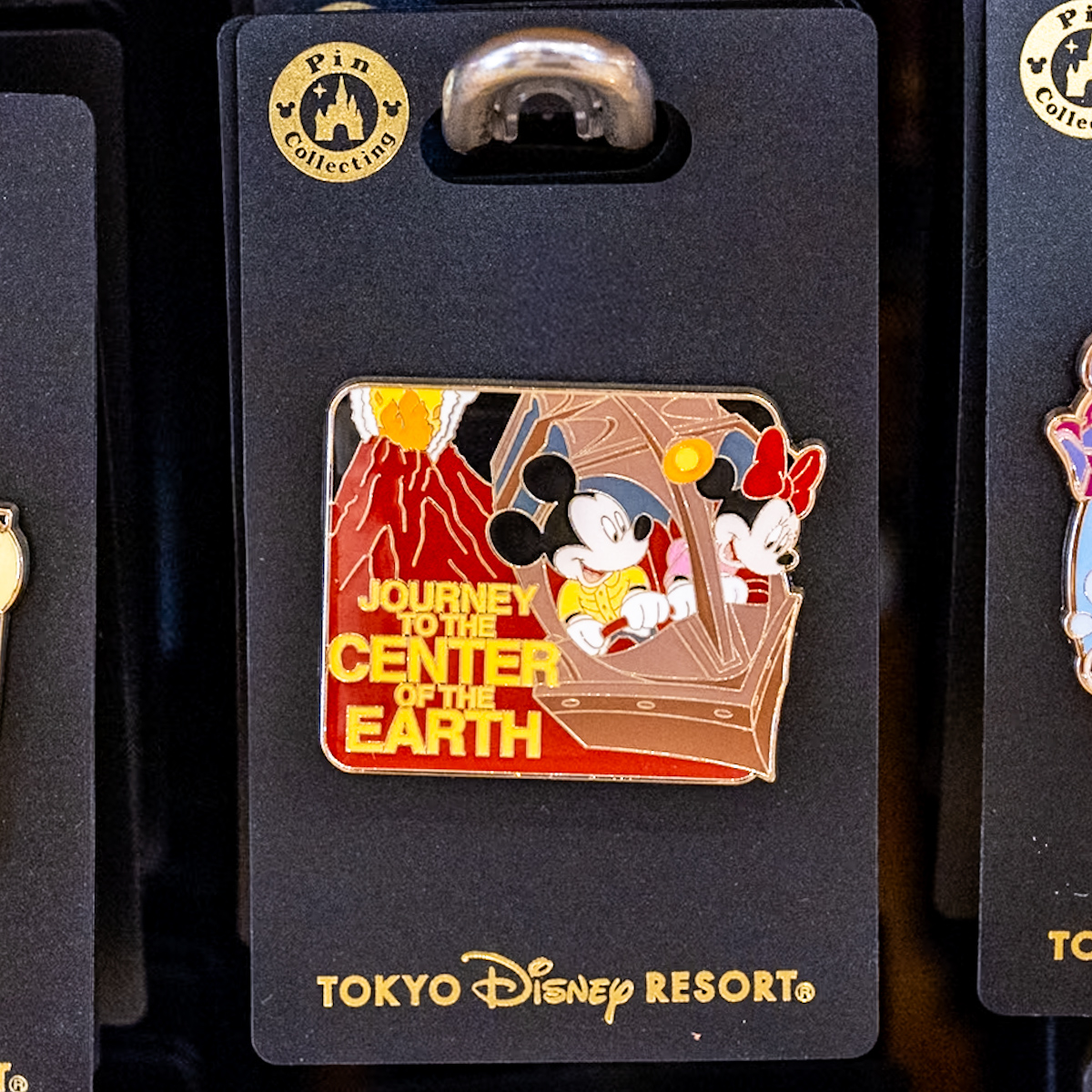 東京ディズニーシー「 センター・オブ・ジ・アース」ピンバッジ