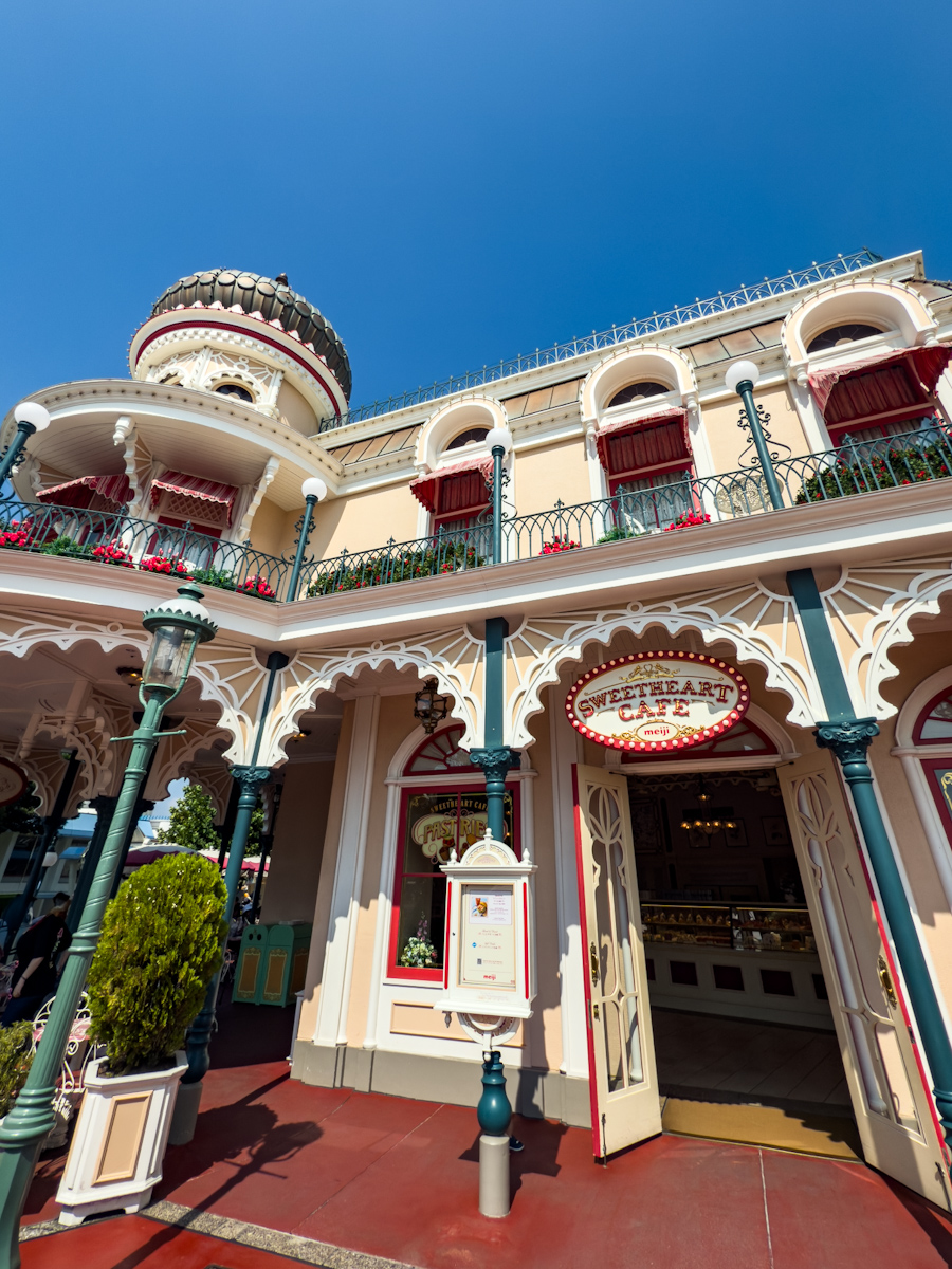 東京ディズニーランド／ワールドバザール「スウィートハート・カフェ」
