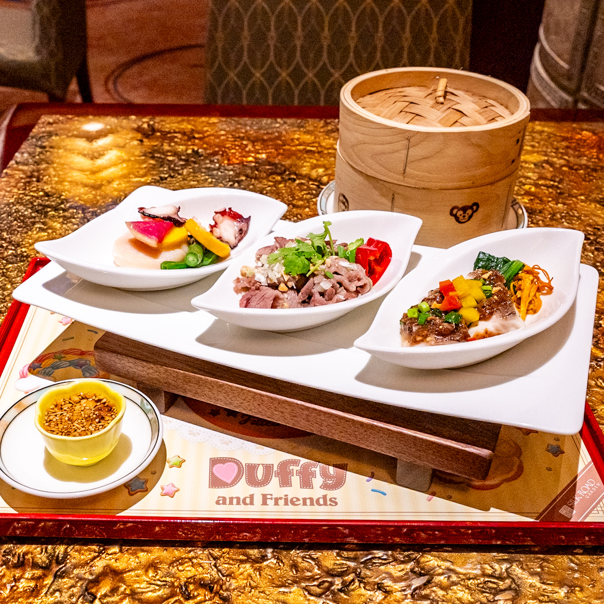 シルクロードガーデン「”ダッフィー＆フレンズのフィルド・ウィズ・ジョイ！”カントニーズランチ　メイン
