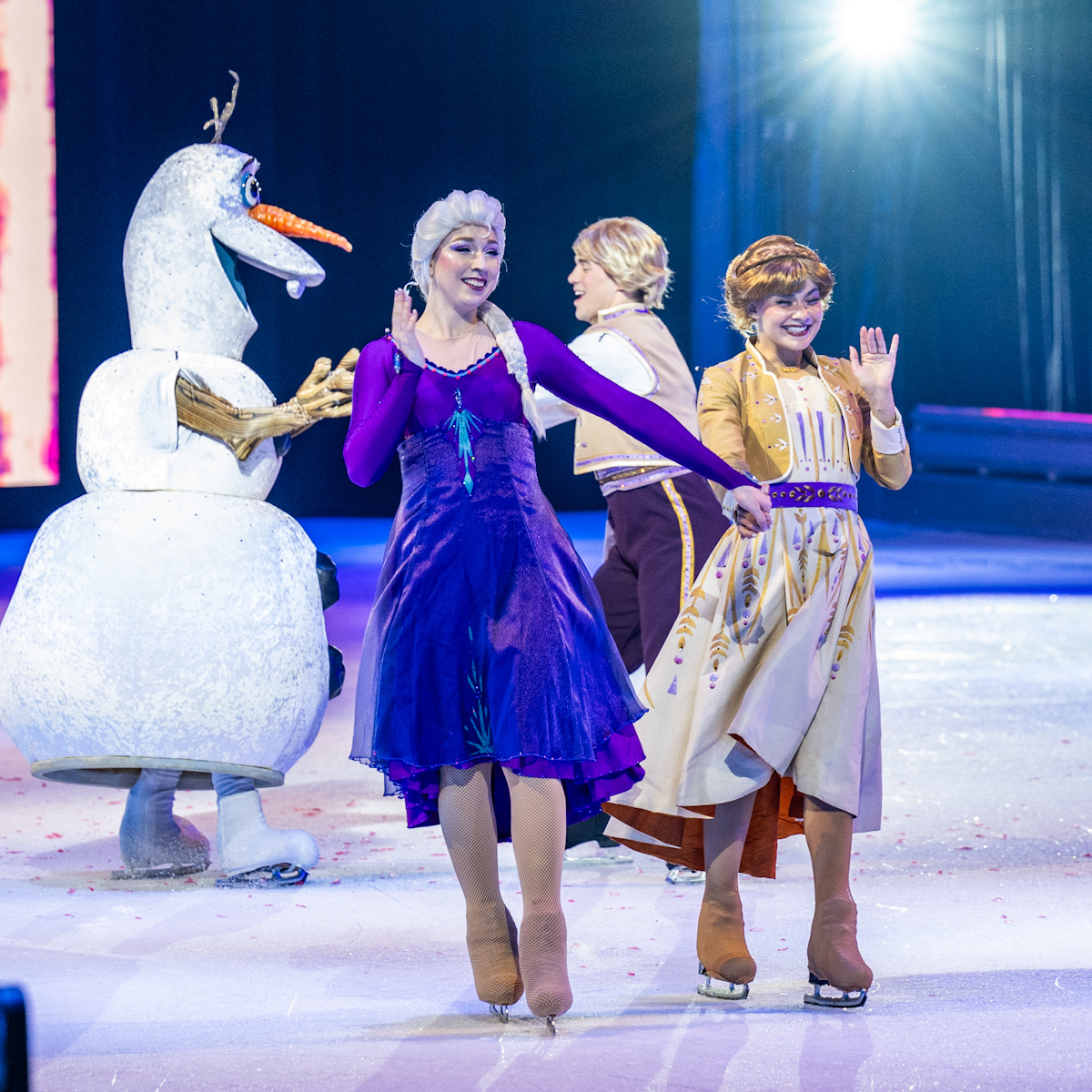 『アナと雪の女王2』アナ、エルサ、オラフ