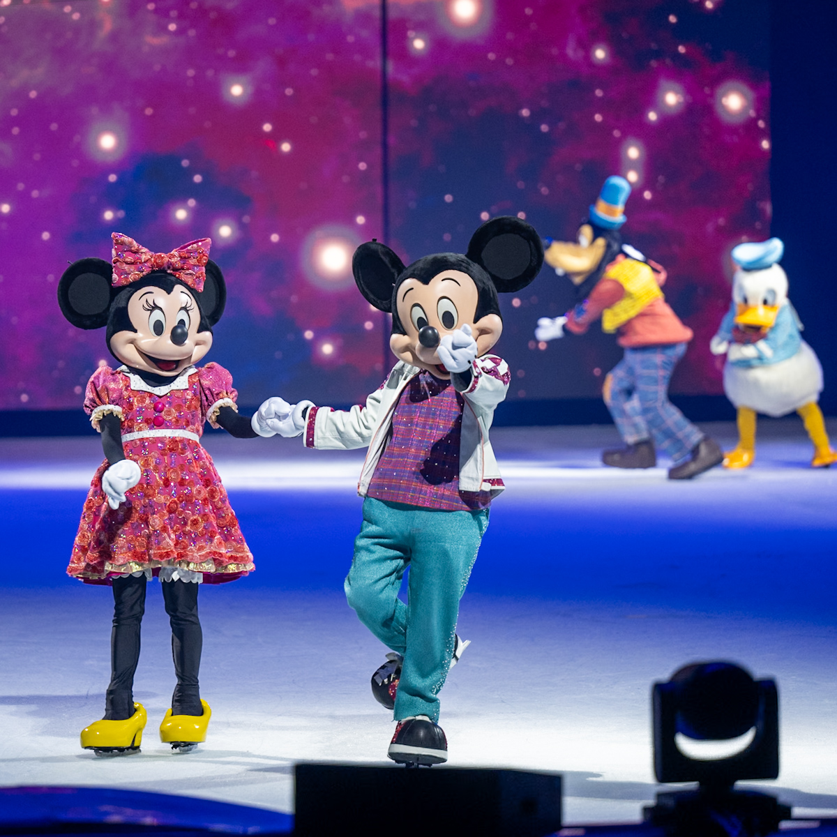 ディズニー・オン・アイス2025ミッキー、ミニー、ドナルド、デイジー