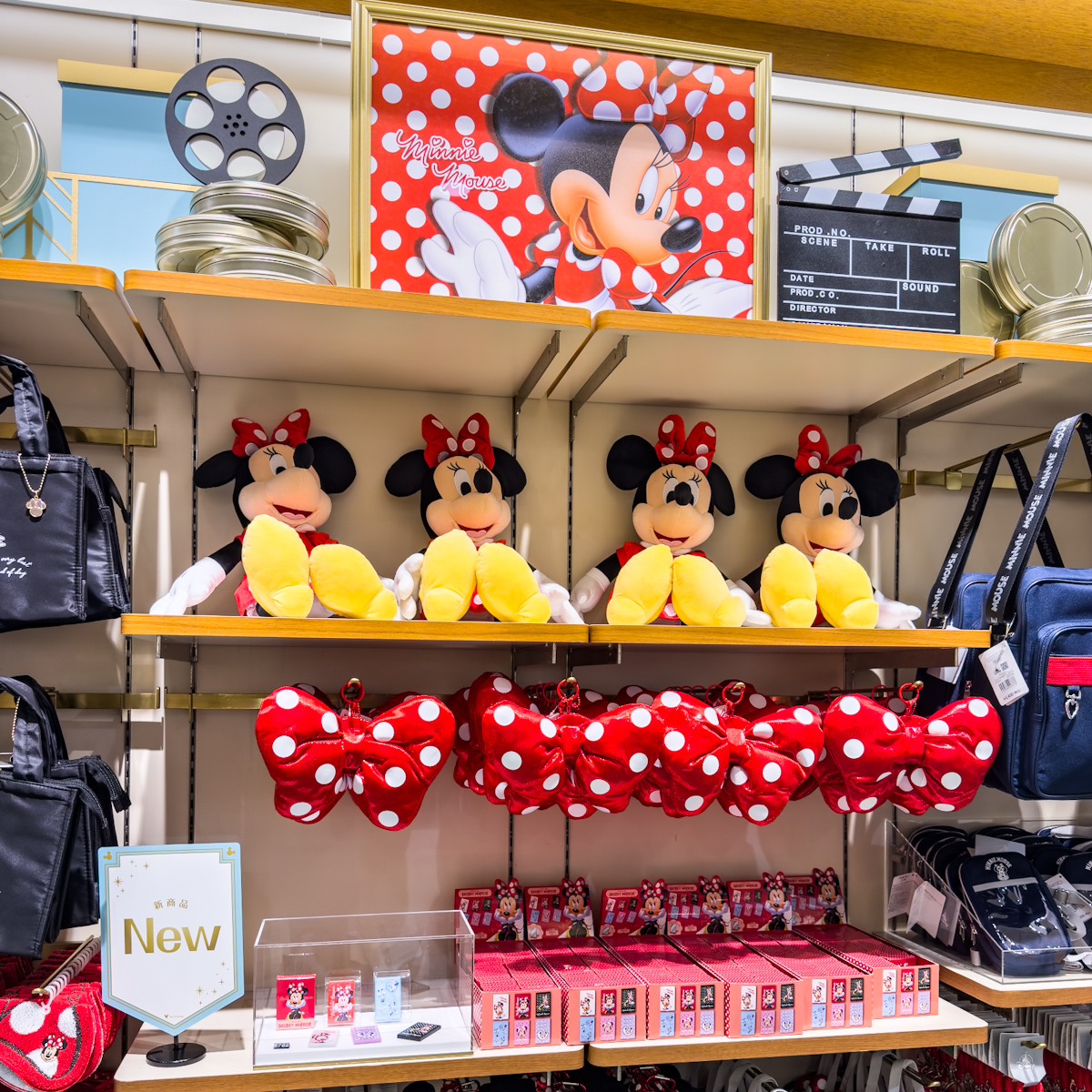 定番赤白ドットのミニーマウスデザイン！ディズニーストア