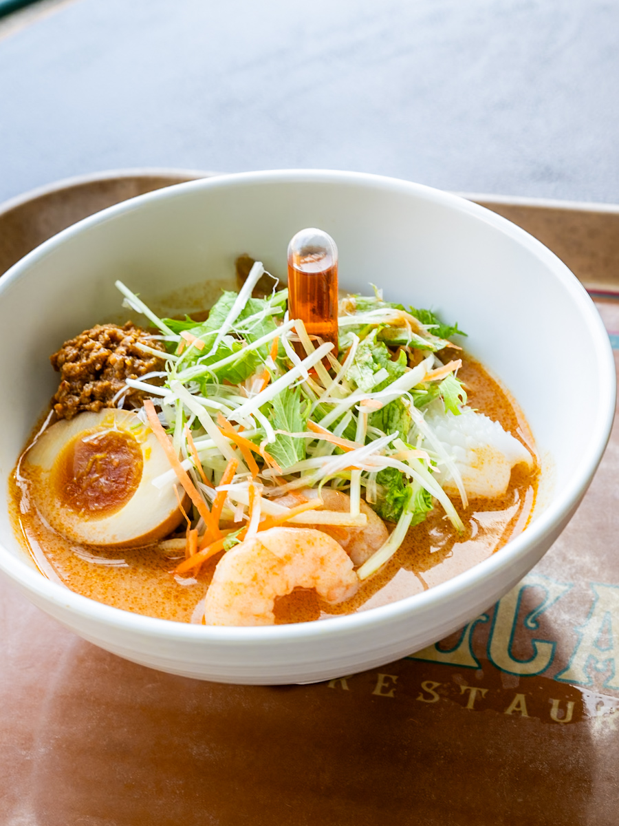 冷やし担担麺（海老、イカ、煮たまご、海老だれ）