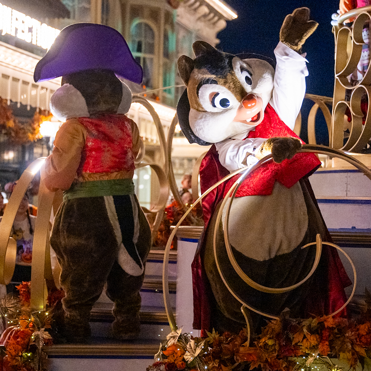 「ミッキーのブー・トゥー・ユー・ハロウィーン・パレード」 チップとデール