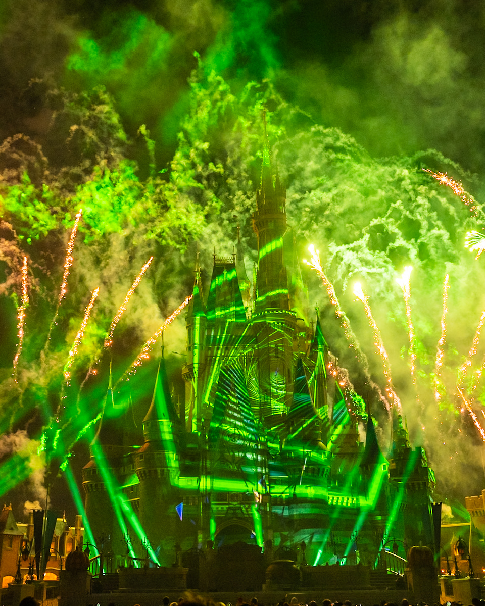 「ディズニー・ノット・ソー・スプーキー・スペクタキュラー」(花火)5