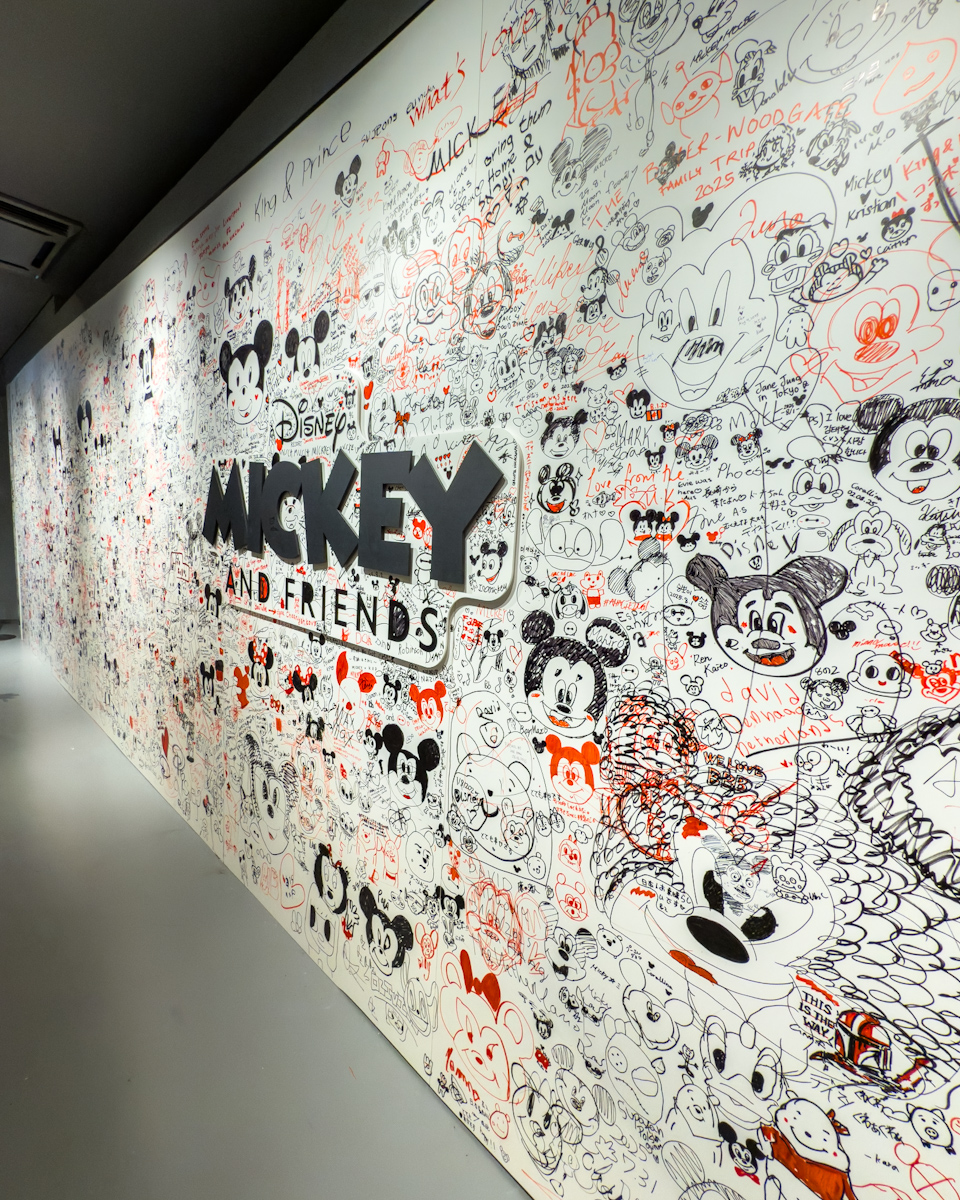 【B1F】Mickey & Friends POP UP STOREアート
